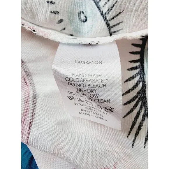 Milk & Honey M Oversz Womens Shirt Top Graphic Print-Button Front Lips Eyes LS - Picture 7 of 7